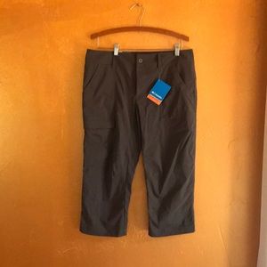 Columbia Size 12 Charcoal Grey Capris